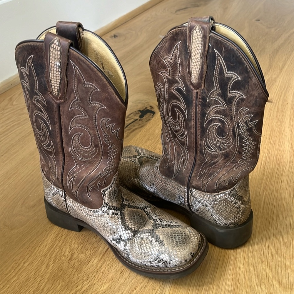 Cody James little kid size 4 leather cowboy boots with faux snakeskin